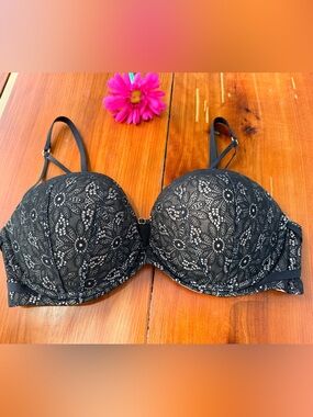 Victoria's Secret Very Sexy Push Up Bra Multi Way 36D